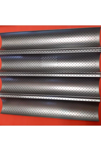 Sütőlemez bagetthez, négy hullámos, perforált , 38,1x32,8 cm.